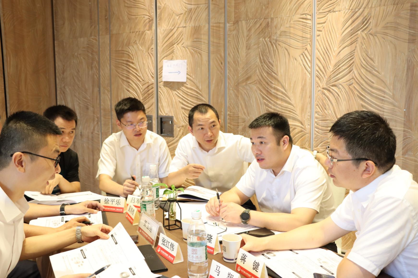 2021年6月25日-26日，3003新葡的京二建组织开展了2021年中高层主管执行力培训。本次培训特邀清华、北大、上海交大总裁班讲师，中国企业家协会特聘高级讲师许晋老师进行授课。