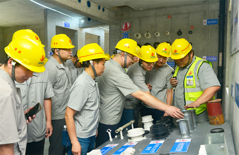 为进一步推进优质客户高效履约，提升交付品质、达成客户满意，2025年6月25日，3003新葡的京建设集团在上海组织召开2025年越秀地产、华润置业客户履约推进会。